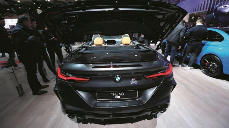 <p>Fuarda BMW`nin THE M8 modeli de yer aldı.<br />
 </p>
