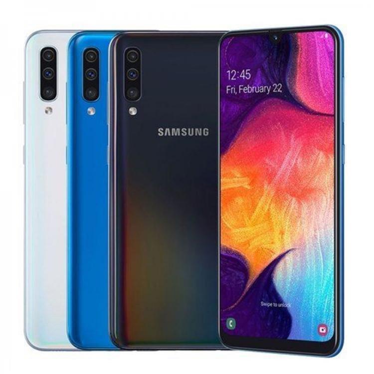 <p>Samsung A70</p>
<p>4 bin 500 mAh batarya</p>
<p> </p>