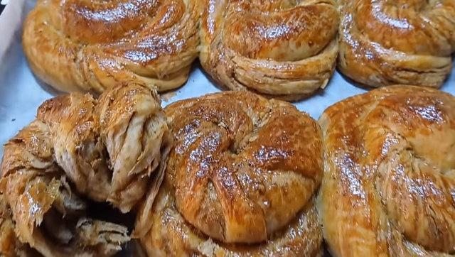 <p>26. Eskişehir: Cevizli haşhaşlı çörek<br />
<br />
</p>