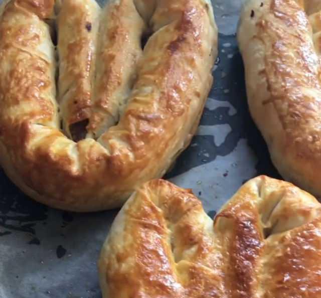 <p>34. İstanbul: Sarıyer börek<br />
<br />
</p>