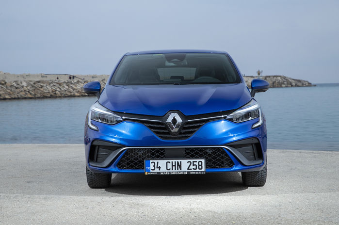 <p>Renault yetkilileri tarafından yapılan açıklamaya göre, yeni Clio,Türkiye’de <strong>111 bin TL</strong>’den başlayan fiyatlarla 12 Şubat tarihinden itibaren satışa sunulacak. </p>
