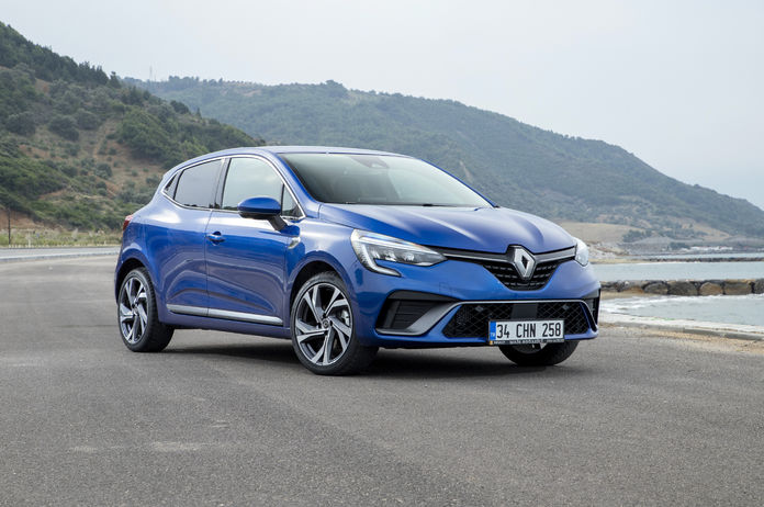 <p><strong>DİZEL MOTORDA OTOMATİK ŞANZIMAN OLMAYACAK</strong></p>

<p>Renault Mais Genel Müdürü'nün açıklamalarının ardından gelelim beşinci nesil Clio'ya. </p>

<p>CMF-B isimli yeni bir platform üzerinde geliştirilen yeni Clio, Türkiye’de dört benzinli ve iki dizel olmak üzere toplam 6 motor seçeneği ile satışa sunulacak.  </p>
