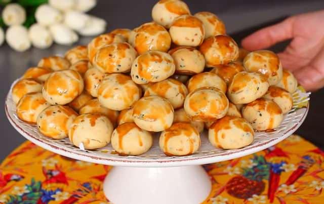 <p>49. Muş: Otlu çörek<br />
<br />
 </p>
