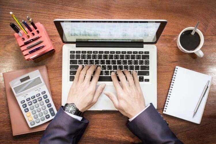 <p>8. Web Geliştiricisi<br />
<br />
Yıllık ortalama maaş (dolar) - 75.580 -124.480</p>
