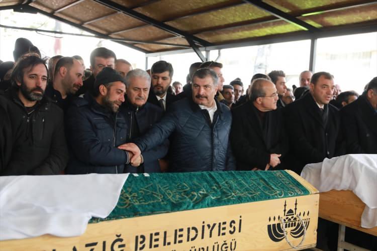 Elazığ'daki depremde hayatını kaybedenler son yolculuğuna uğurlandı