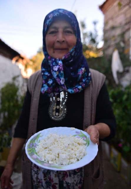 <p>17. Çanakkale: Ezine peyniri<br />
<br />
</p>