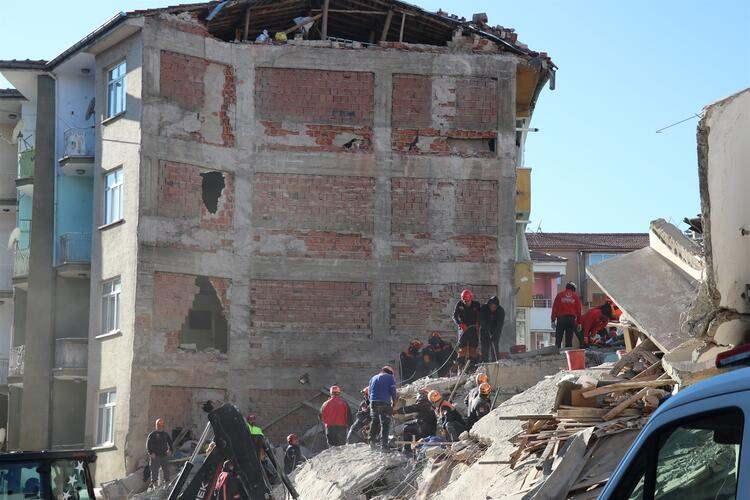 <p>İstanbul Üniversitesi Cerrahpaşa Mühendislik Fakültesi, Jeofizik ve Jeoloji Mühendisliği Bölümleri tarafından hazırlanan dün Elazığ-Sivrice'de meydana gelen depremin Ön İnceleme Raporu yayınlandı.</p>

<p> </p>
