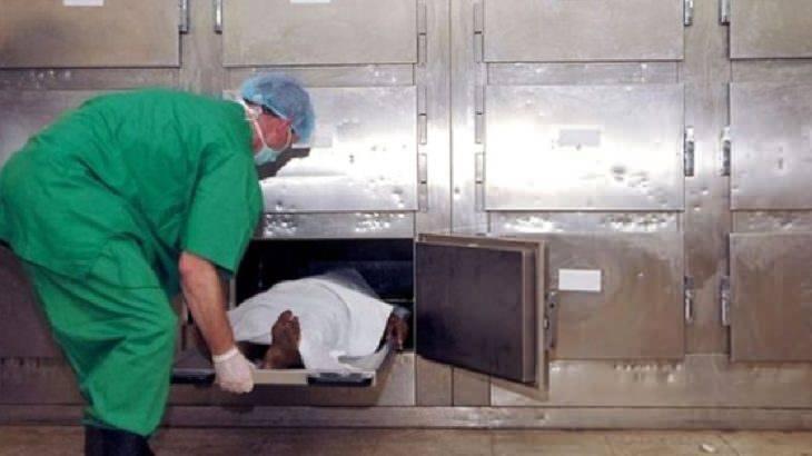 <p>Bağışıklık sistemi durur</p>

<p>Bakterilerin üremesi için en uygun ortam bağırsaklardır. Bağışıklık sisteminin durmasıyla orada çoğalan bakteriler diğer organlara yayılmadan önce bağırsakların sindirimine neden olurlar.</p>

<p> </p>
