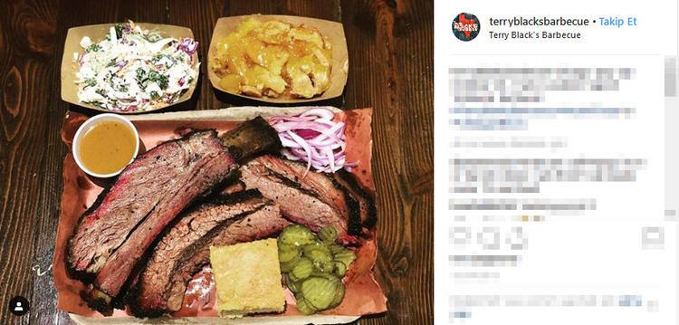 <p>ABD’nin Teksas eyalerinin Austin şehrinde bulunan Terry Black’s Barbecue’nün dev dana kaburgaları...</p>
<p> </p>