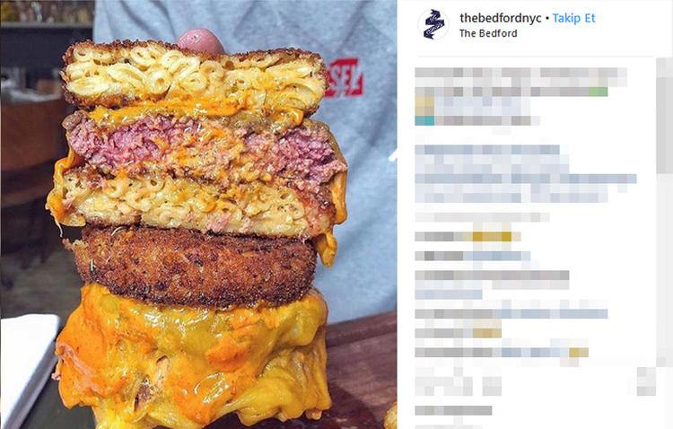 <p>New York’ta bulunan The Bedford’ın burgeri… Bu burgerin özelliği köftelerin kızarmış peynirli makarnadan oluşan tabanların arasına yerleştirilmesi. İki lezzet bir arada…</p>

<p> </p>
