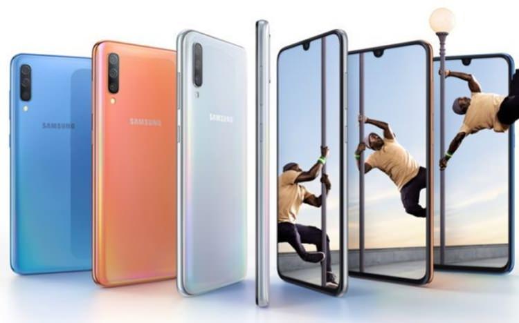 <p>Samsung A70</p>

<p>6.7 inç ekran</p>

<p> </p>
