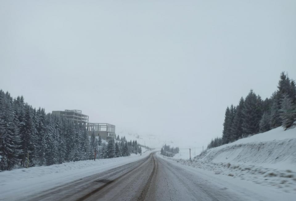 <p>Kar yağışı sonucu kapanan 43 mahalle yolunun ulaşıma a&ccedil;ıldığı ifade edilen a&ccedil;ıklamada, 4 cenaze ve 4 hastaya ekiplerce m&uuml;dahale edildiği kaydedildi.</p>

<p>&nbsp;</p>
