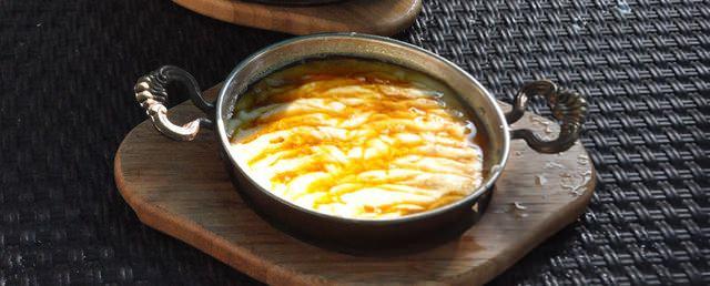 <p>61. Trabzon: Kuymak<br />
<br />
 </p>
