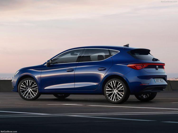 <p>Adaptif hız sabitleyici, dinamik şasi kontrol sistemi, yarı otonom sürüş asistanı “Travel Assist” ve Emergency Assist 3.0 bu teknolojiler arasında dikkat çeken detaylardan. 2020 Seat Leon, yılın ikinci çeyreğinde satışa sunulacak. Aracın fiyatı da ilerleyen zamanlarda belli olacak.</p>