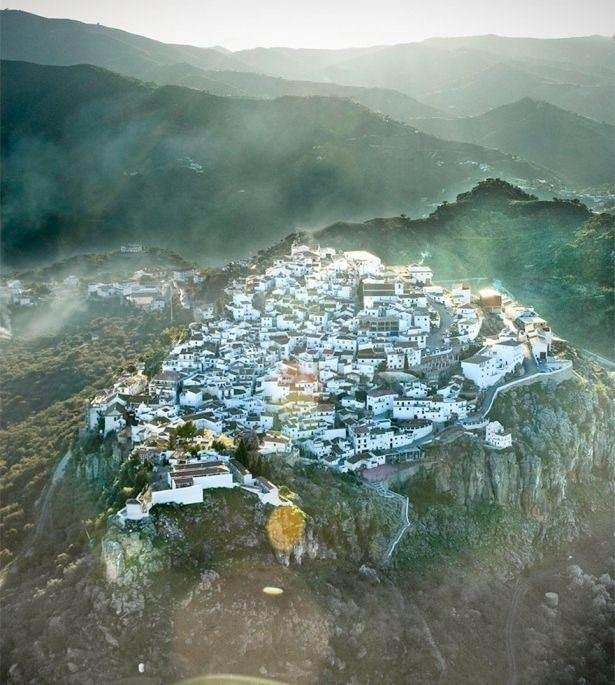 <p>Comares, İspanya</p>
