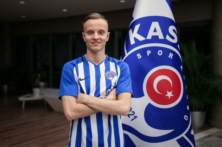 <p>FLORENT HADERGJONAJ<br />
<br />
​Yeni Takımı: Kasımpaşa<br />
Eski takımı: Huddersfield</p>
