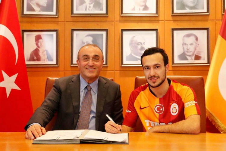 <p>ATALAY BABACAN</p>

<p>Galatasaray, 19 yaşındaki Altay Babacan ile 2 yıllık yeni sözleşme imzaladı.</p>
