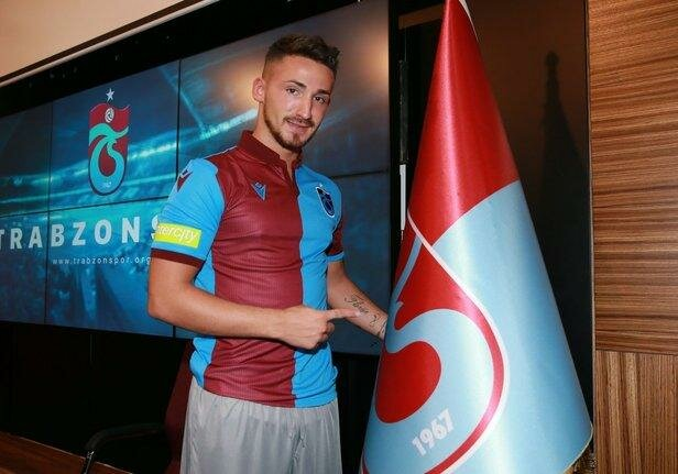 <p>DONIS AVDIJAJ<br />
<br />
Yeni Takımı: Hearts<br />
Eski Takımı: Trabzonspor</p>
