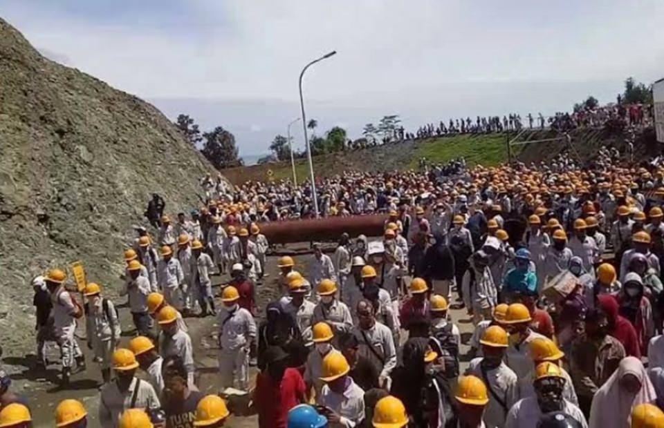 <p>Türk Hava Yolları (THY) da Çin'de Pekin, Guangzhou, Şanghay ve Şian şehirlerine düzenlenen seferlerin 9 Şubat'a kadar durdurulduğunu açıkladı. </p>

<p> </p>
