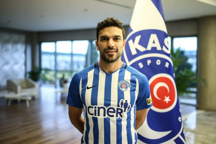 <p>OUSSAMA HADDADI</p>
<p>Yeni Takımı: Kasımpaşa<br />
Eski Takımı: Al Ettifaq</p>
