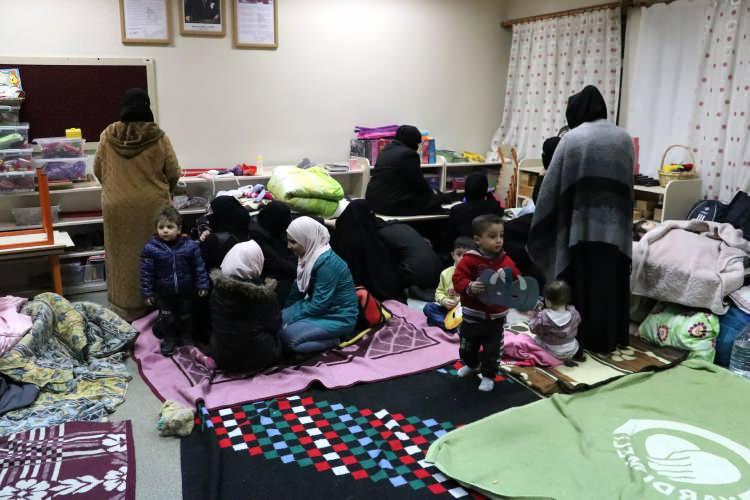 <p>Gazi Anaokulunda görevlendirilen psikolojik danışman Bilal Tekin, AA muhabirine yaptığı açıklamada, ailelerin içinde bulundukları durumdan en az hasarla kurtulabilmeleri için psikososyal destek hizmeti sunduklarını söyledi.</p>