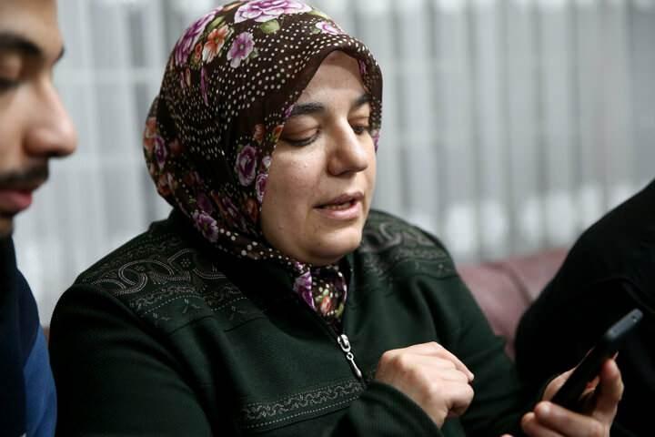 <p>Enkaz altında hiç çıkamayacağını sandığını vurgulayan Çelik, enkaz altındayken UMKE görevlisi Emine Kuştepe'yle telefonla görüştüğü anları anımsattı.</p>
<p> </p>