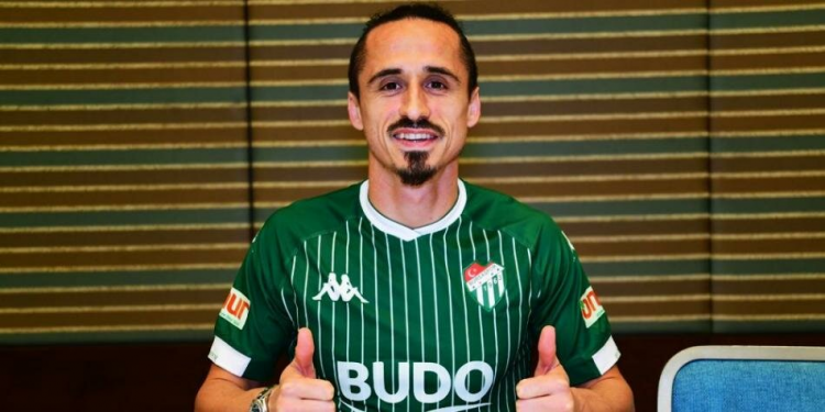 <p>SERDAR ÖZKAN</p>

<p>Yeni takımı: Bursaspor<br />
Eski takımı: Antalyaspor</p>
