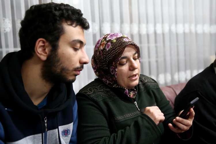 <p>"Rüyam gerçek oldu" diyen Çelik, evde tüm eşyaların da bulunduğunu dile getirdi.</p>
<p>Depremin yaşandığı saatlerde kendisine yeni evin verildiğine işaret eden Çelik, "Allah bir yandan aldı, bir yandan geri verdi." dedi.</p>