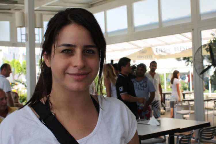 <p><strong>Asıl çıkışını da Çok Güzel Hareketler Bunlar'da yakaladı. Karakterleriyle adeta fenomen hale geldi. </strong></p>