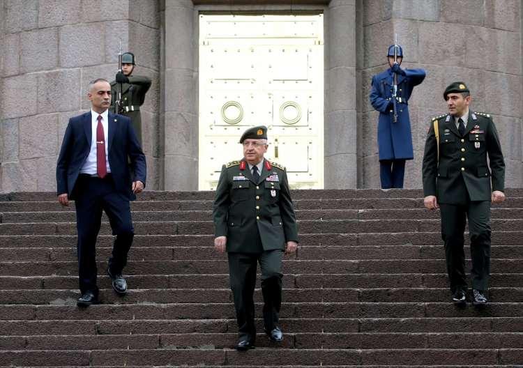 <p>Genelkurmay Başkanı Orgeneral Güler, NATO Avrupa Müttefik Kuvvetler Komutanı Orgeneral Tod Wolters ile perşembe günü bir araya gelmiş, konuk komutanı Genelkurmay Karargahı'nda törenle karşılamıştı.</p>
