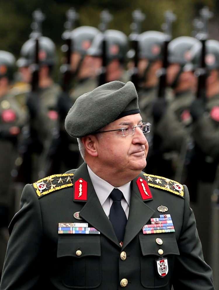 <p>Söz konusu çalışma sırasında diğer ordular ve yurt dışındaki uygulamalar dikkate alındı. Şapkaya oranla daha fazla hareket serbestesi, kullanım kolaylığı kazandıran bere kullanımına ilişkin çeşitli örnekler hazırlandı.</p>