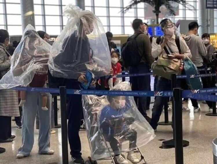 <p>Birleşik Krallık da vatandaşlarını tahliye edeceğini açıklamıştı ancak Çin'den izin çıkmayınca 200 kadar Birleşik Krallık vatandaşı mahsur kaldı. Birleşik Krallık, ülkede mahsur kalan 200 vatandaşını kurtarmak için orduyu görevlendireceğini açıkladı.</p>
<ul>
</ul>