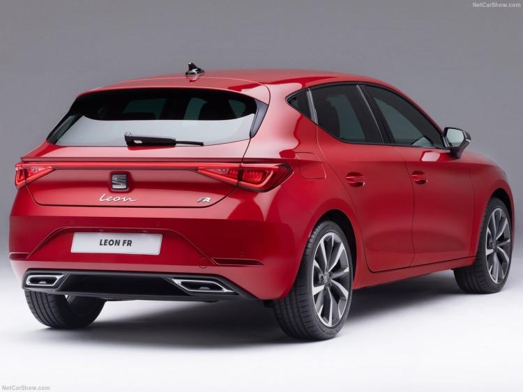 <p>MQB platformuna geçiş yaparak yeni Golf ve Octavia’nın platform ikizi olan 2020 Seat Leon’un uzunluğu 4,368 mm, genişliği 1,800 mm, yüksekliği 1,456 mm, aks mesafesi ise 2,686 mm olarak ölçülüyor.</p>
