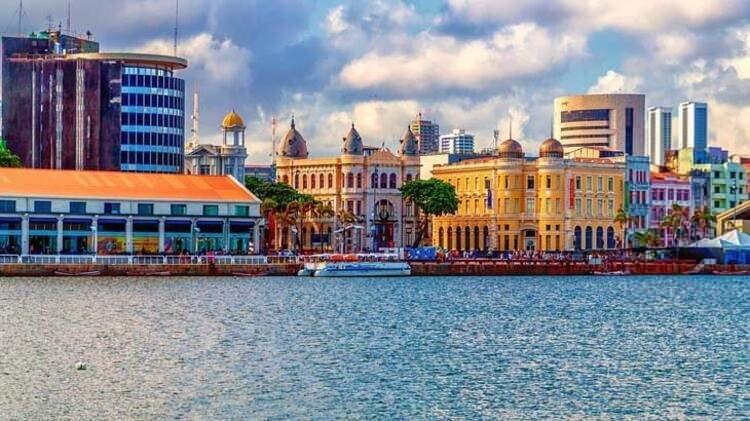 <p><span style="color:#FFD700">Recife, Brezilya </span></p>

<p>4 milyonluk nüfusa sahip Recife'de 1738 kişi cinayet sonucu hayatını kaybetti. Bu da her yüz bin kişiden 44 kişi anlamına geliyor.</p>
