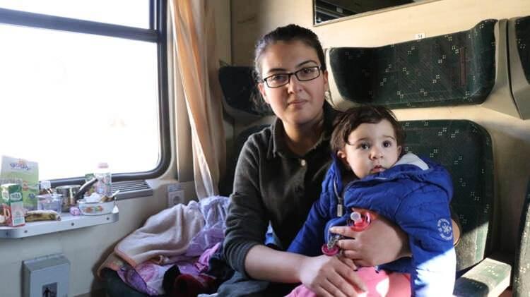 <p>Namık Kemal İlkokulunda barınan Melek Koca, AA muhabirine yaptığı açıklamada, depremin ardından önce öğretmenevine ardından okula yerleştirildiklerini söyledi.</p>
<ul>
</ul>
<p> </p>