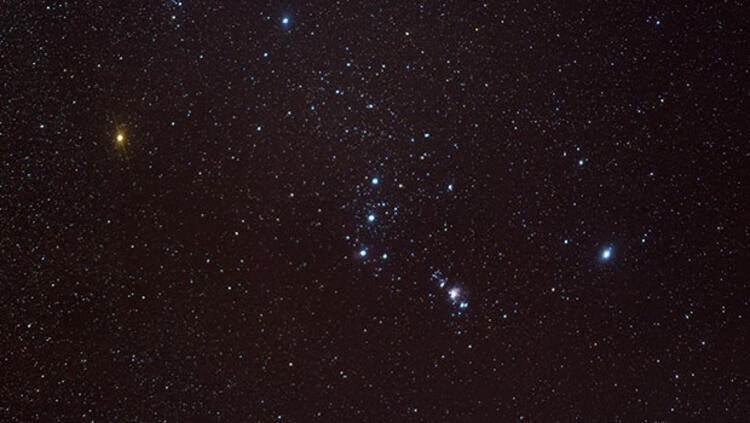 <p><span style="color:#FFD700">Yakın zamanda s&uuml;pernova yaşanmayacak mı?&nbsp;</span></p>

<p>ABD'deki Villanova &Uuml;niversitesi'nde g&ouml;revli g&ouml;k bilimciler, son birka&ccedil; ayda Betelgeuse'&uuml;n solduğunu g&ouml;zlemledi. Aralık'ta, Betelgeuse'&uuml;n son 50 yılın en soluk seviyesinde olduğu g&ouml;r&uuml;ld&uuml;, bu da dev kızıl yıldızın 'her an patlayabileceğine' işaret ediyor.</p>
