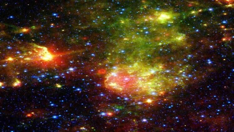 <p>Betelgeuse'&uuml; inceleyen California &Uuml;niversitesi'nde g&ouml;revli g&ouml;kbilimci Sarafina Nance, Twitter hesabından yaptığı a&ccedil;ıklamada 'dev yıldızların &ouml;m&uuml;rlerinin sonuna geldiklerinde b&uuml;y&uuml;k bir kayıp yaşadıklarını' ve parlaklık kaybının da buna işaret ettiğini s&ouml;yledi.</p>

<p>&nbsp;</p>
