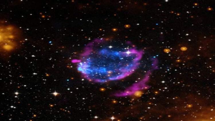 <p><span style="color:#FFD700">S&uuml;pernova tahmini neden zor?&nbsp;</span></p>

<p>'Yıldızların &ouml;l&uuml;m&uuml;' tarihimiz boyunca birka&ccedil; a&ccedil;ıdan incelenmiş ve belgelenmiş olsa da s&uuml;re&ccedil; hi&ccedil;bir zaman yakından takip edilmemişti. 700 ışık yılı Betelgeuse i&ccedil;in uzak bir mesafe olsa da, astronomik a&ccedil;ıdan Samanyolu'nun komşu yıldızı konumunda.</p>
