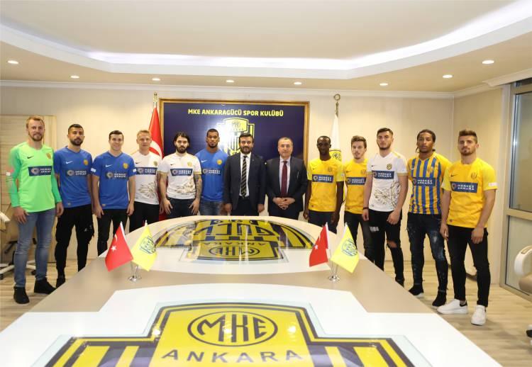 <p><strong>Ankaragücü</strong>, Ahmet Sun, Ricardo Friedrich, Orkan Çınar, Atila Turan, Milos Stanojevic, Enes Kubat, Daniel Lukasik, Fatih Tultak, Saba Lobjanidze, Gerson Rodrigues, Gelmin Rivas, Konrad Michalak transferlerini resmen açıkladı.</p>