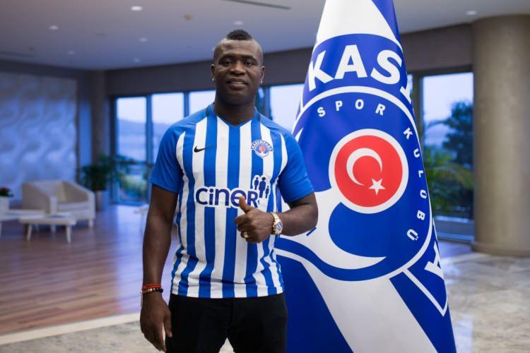 <p>39. Gerard Gohou - Kasımpaşa</p>
<p>Kasımpaşa, Fildişili forvet Gerard Gohou ile 1.5 + 2 yıllık sözleşme imzaladığını açıkladı.</p>