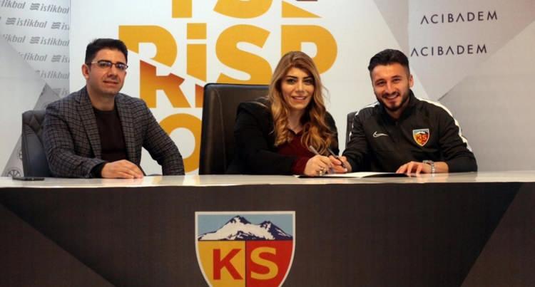 <p>29. Enver Cenk Şahin (Orta saha) - Hes Kablo Kayserispor</p>
<p>Hes Kablo Kayserispor, asker selamı verdiği için Almanya 2. Lig ekibi St. Pauli`den gönderilen 25 yaşındaki orta saha oyuncusu Enver Cenk Şahin`i sezon sonuna kadar kadrosuna kattı.</p>