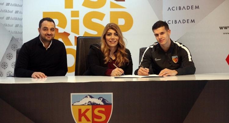 <p>27. Mario Situm (Sağ kanat) - Hes Kablo Kayserispor</p>
<p>Hes Kablo Kayserispor, Hırvat ekibi Dinamo Zagreb`ten 27 yaşındaki sağ kanat oyuncusu Mario Situm`u 2,5 yıllığına renklerine bağladı.</p>