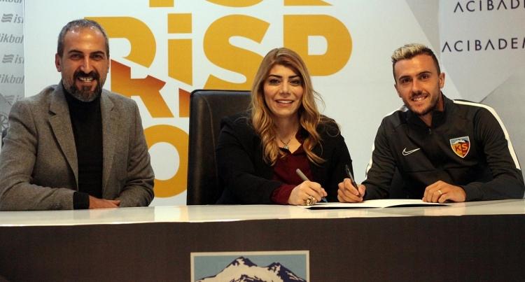 <p>26. Custavo Campanharo (Orta saha) - Hes Kablo Kayserispor</p>

<p>Hes Kablo Kayserispor, 27 yaşındaki Brezilya ekibi Chapecoense`den merkez orta saha oyuncusu Custavo Campanharo`yu 1,5 yıllığına kadrosuna kattı.</p>
