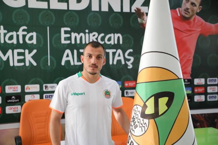 <p>21. Emircan Altıntaş (Orta saha) - Ümraniyespor</p>
<p>Aytemiz Alanyaspor; TFF 1`inci Lig ekibi Cesar Grup Ümraniyespor`dan 24 yaşındaki orta saha oyuncusu Emircan Altıntaş`ı da 4.5 yıllık sözleşme imzalayarak kadrosuna kattı.</p>