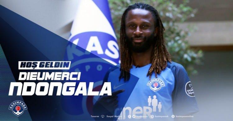 <p>19. Dieumerci Ndongala (Forvet) - Kasımpaşa</p>

<p>Süper Lig ekiplerinden Kasımpaşa, Genk’te forma giyen 28 yaşındaki forvet oyuncusu Dieumerci Ndongala’yı kadrosuna kattı.</p>
