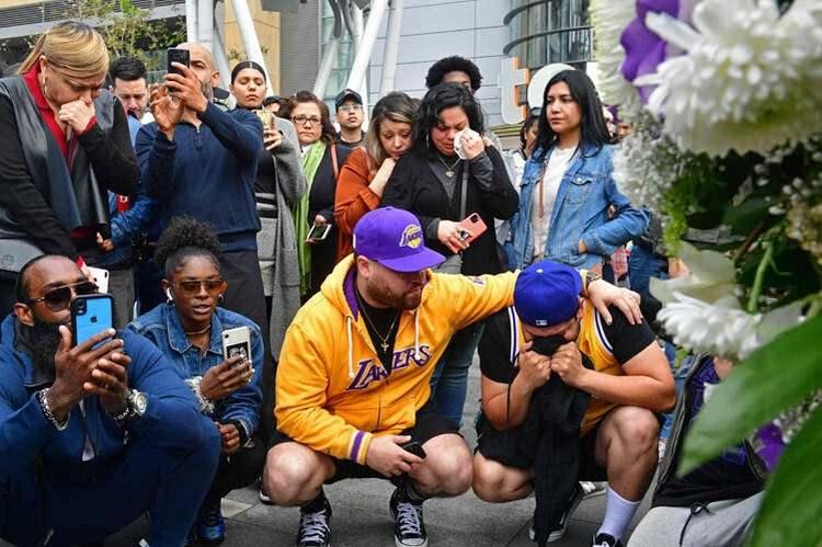 <p>Los Angeles'taki kalabalığın her geçen saat arttığı görüldü.</p>

<p> </p>
