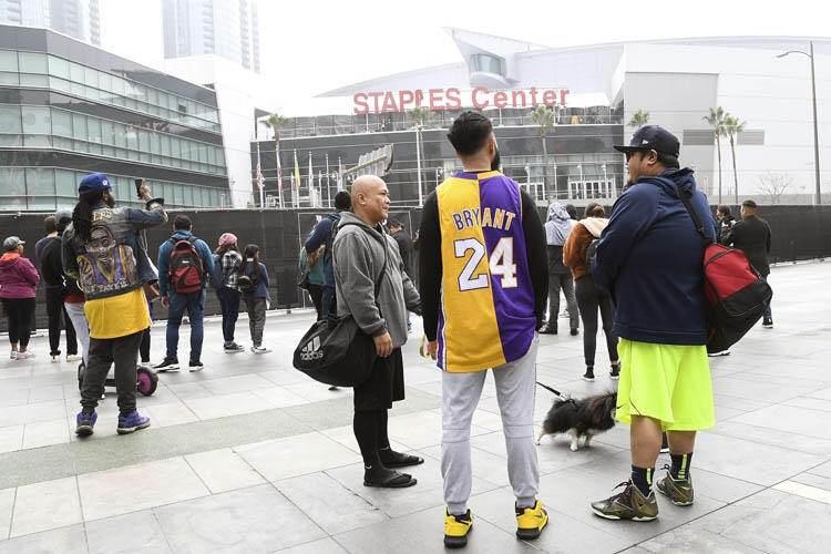 <p>24 yaşındayken 3 NBA şampiyonluğu bulunan Kobe; Shaquille O'Neal ile kazandığı 3 şampiyonluktan tam 7 yıl sonra 2008-2009 sezonunda 4. şampiyonluğuna ulaştı ve kariyerinde birçok başarılar olmasına rağmen daha önce elde edemediği NBA finalleri en değerli oyuncusu da seçilmiş oldu. Ayrıca, Kobe 2009-10 sezonunu şampiyon olarak tamamlayarak kariyerinin 5. yüzüğünü elde etti ve üst üste 2. kez finallerin en değerli oyuncusu oldu. Bryant 34 yaş 100 gün iken NBA tarihinde 30.000 sayı barajını aşmayı başaran en genç oyuncu olmuştur.</p>
<p> </p>