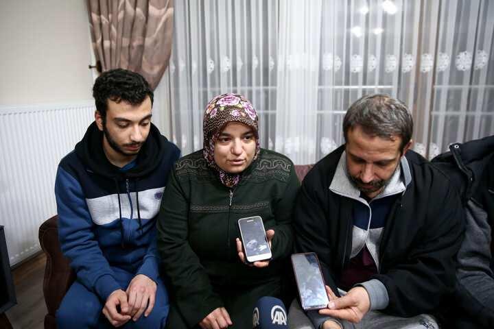 <p>Kurum'un daveti için yola çıktıklarını anlatan Çelik, kendisinin bir evin önüne getirildiğini, daha sonra binanın 4. katındaki bir daireye çıkartıldığını kapıyı Bakan Kurum ile İçişleri Bakanı Süleyman Soylu'nun açtığını bildirdi.</p>