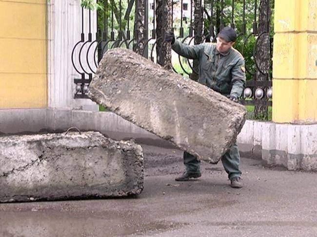 <p>Görevliler yanlış park eden şoförlere pişman olacağı bir ceza kesiyor. İşte hatalı parkın bedeli..</p>
