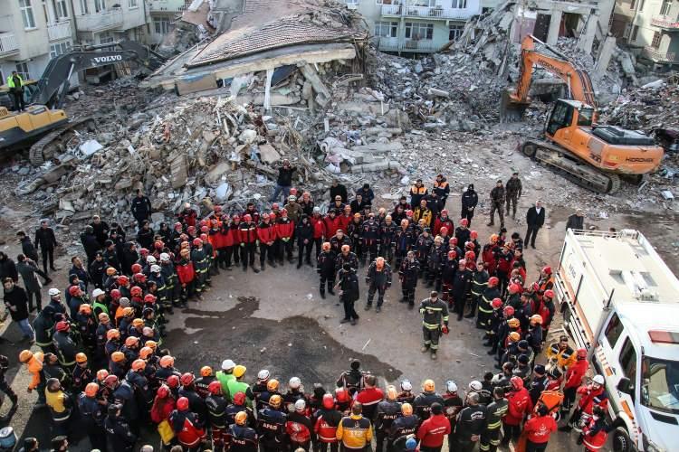 <p>Son kişinin cansız bedeni çıkarılmasıyla 4'ü Malatya'da, 37 si Elazığ'da olmak üzere toplam 41 kişi hayatını kaybetti.</p>